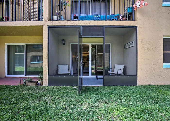 Walk To Crescent Beach: Condo W/ Pool Access