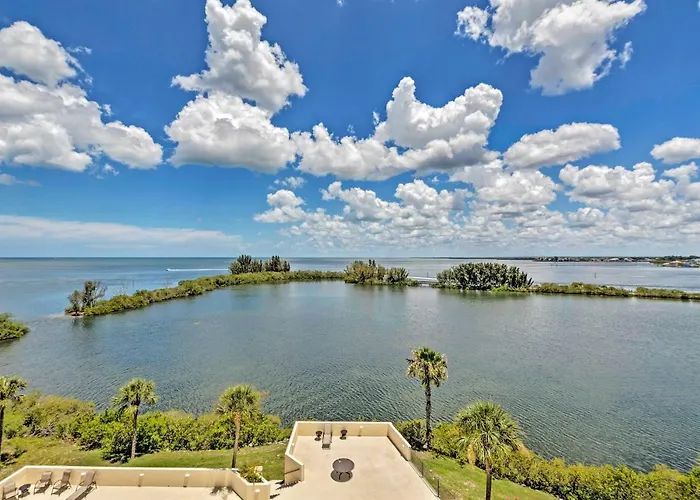 Modern Waterfront Hudson Condo W/ Resort Pool!