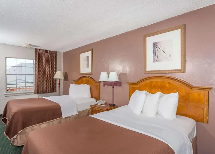 Howard Johnson By Wyndham Ft. Myers Fl