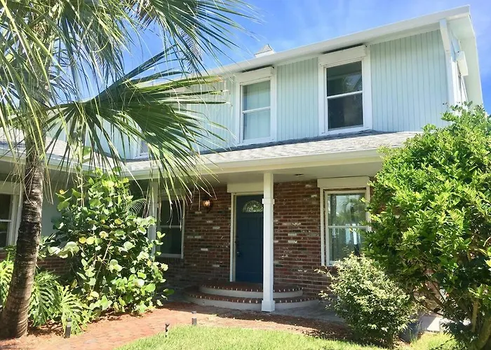 Oceanfront Elegance - Luxurious 6Br Beach House With Hot Tub & Spacious Balcony And Breathtaking Views!