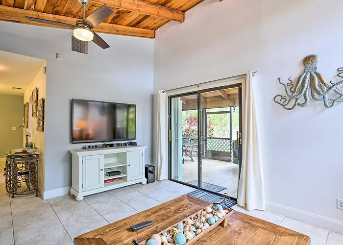 < 1 Mi To Jensen Beach: Home W/ Community Perks!