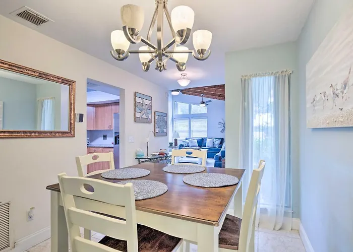 < 1 Mi To Jensen Beach: Home W/ Community Perks!