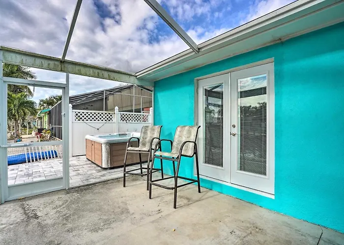 Matlacha Waterfront Retreat: Dock & Hot Tub!