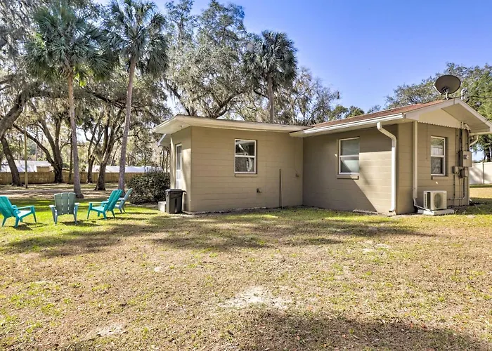 < 1 Mi To Lake Weir: Quiet Summerfield Getaway