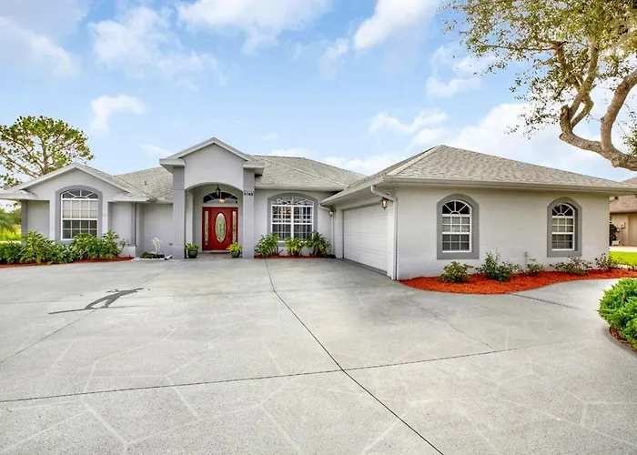 Solar Heated Private Pool & Lanai On Golf Course!