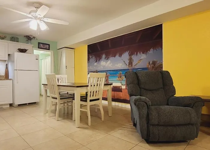 Susan And Ledif'S Tropical Hideaway