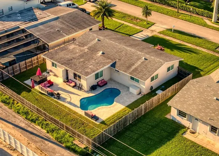 Tranquil Retreat With Heated Pool Minutes To The Beach