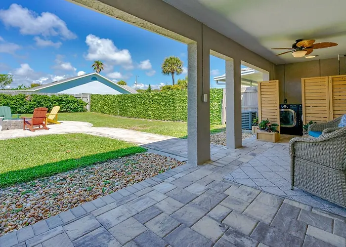 Dog Friendly Home Wprivate Fenced Yard, Garage & Fire Pit Steps To The Beach!