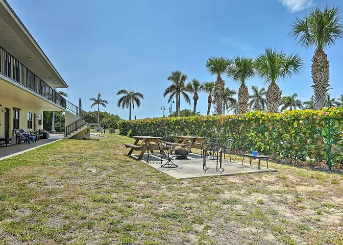 Idyllic Fort Pierce Retreat - Walk To Beach!