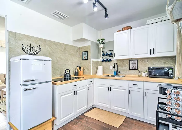 Family-Friendly Clearwater Home W/ Game Room!