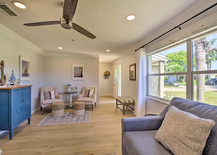 Quiet Satellite Beach Home W/ Lanai, Walk To Beach