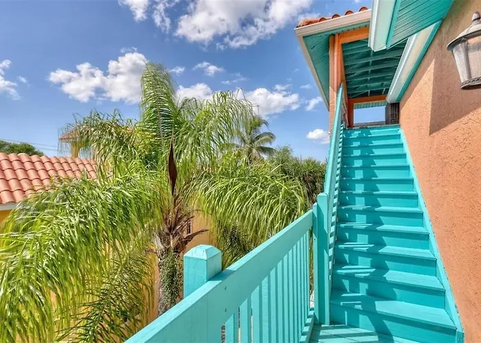 Tropical Luxury Pool Home By The Beach With Roof Top Lounge Centrally Located On Anna Maria Island