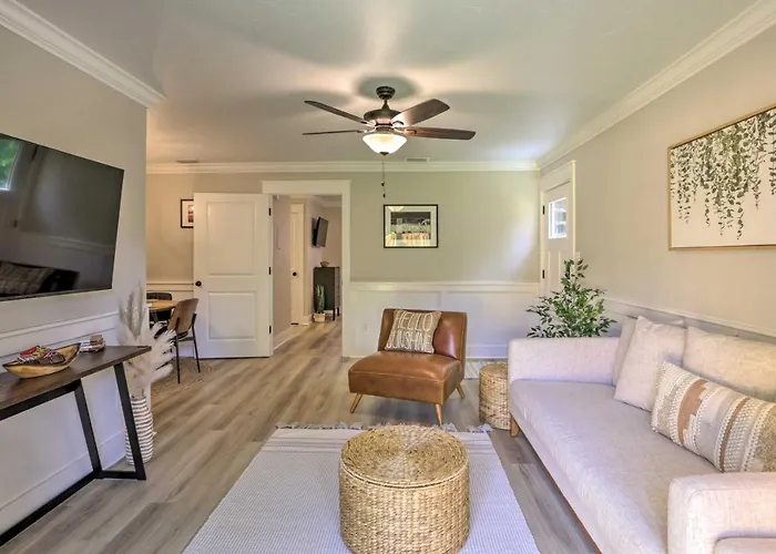 Cozy Tallahassee Apartment W/ Spacious Yard!