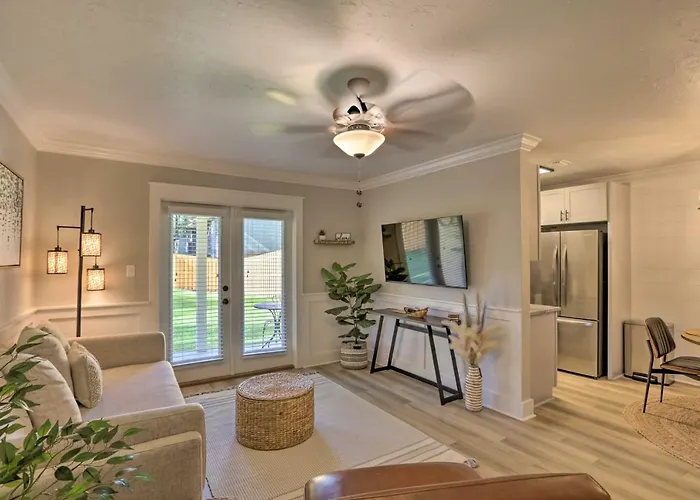 Cozy Tallahassee Apartment W/ Spacious Yard!