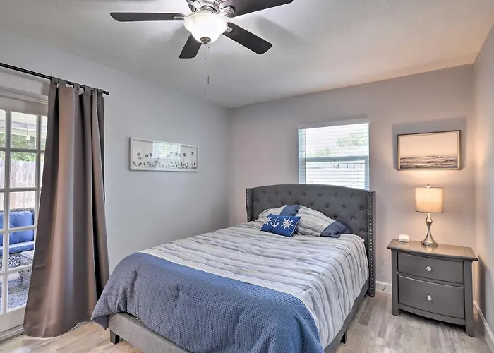 2 Mi To Beach: Home W/ Screened Porch In Largo