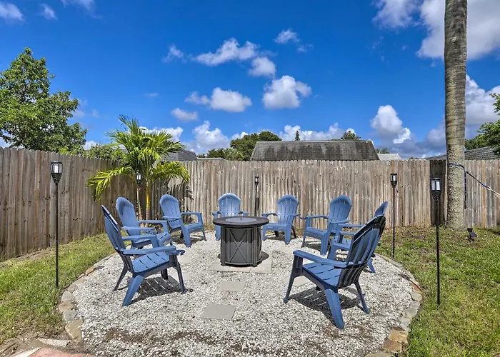 2 Mi To Beach: Home W/ Screened Porch In Largo