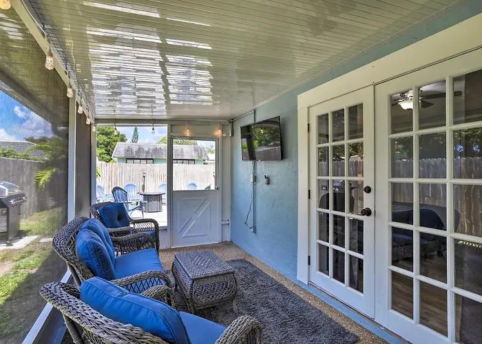 2 Mi To Beach: Home W/ Screened Porch In Largo