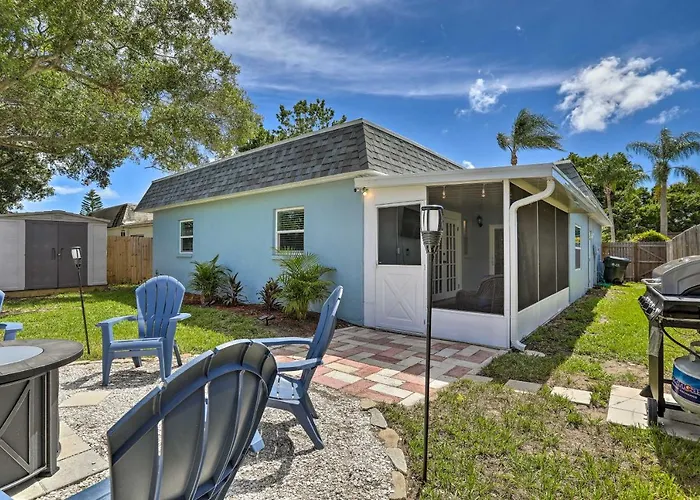2 Mi To Beach: Home W/ Screened Porch In Largo
