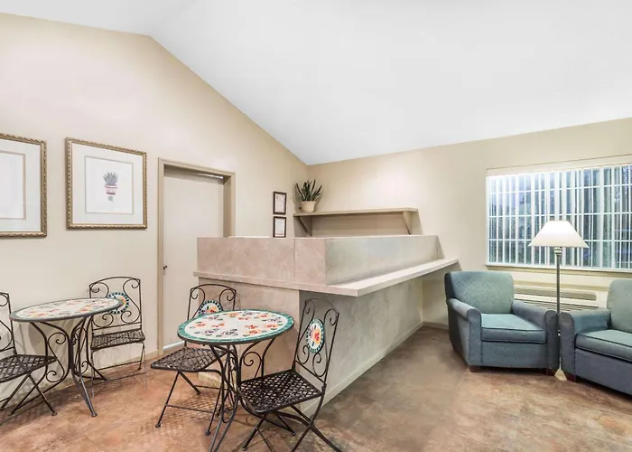 Super 8 By Wyndham Madison