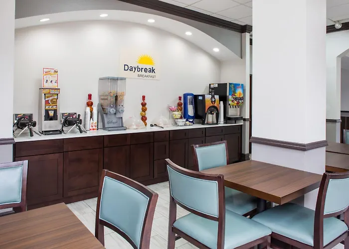 Days Inn & Suites By Wyndham Orlando Airport