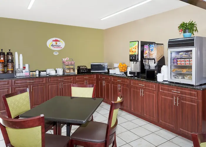 Super 8 By Wyndham Sarasota Near Siesta Key