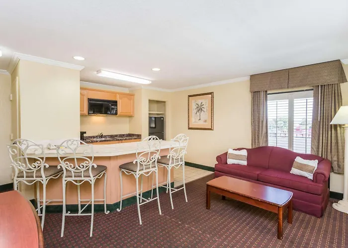 Days Inn By Wyndham Destin