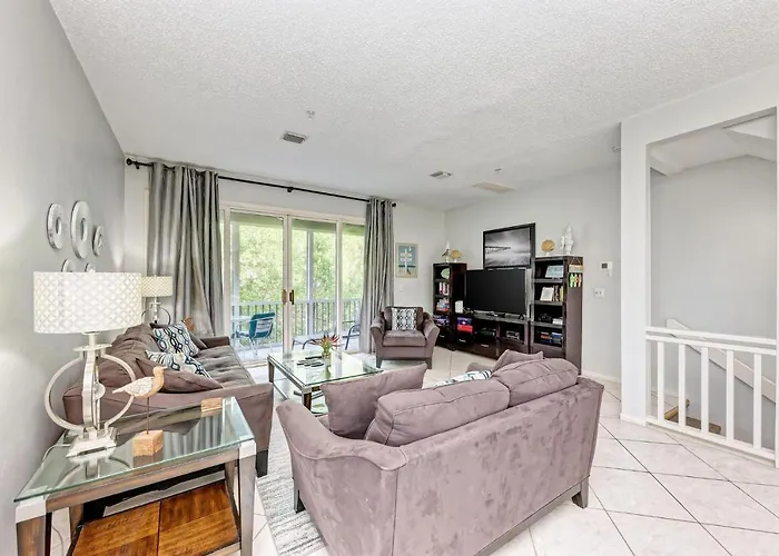 Longboat Key Cedars Beach House-Pet Friendly-2 Minute To The Beach