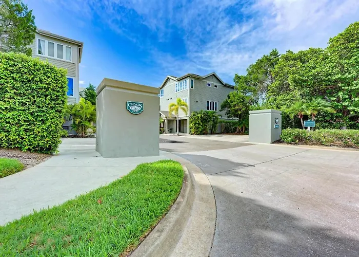 Longboat Key Cedars Beach House-Pet Friendly-2 Minute To The Beach