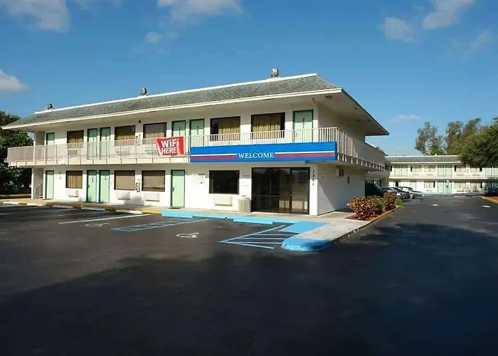 Travelodge By Wyndham Pompano Beach