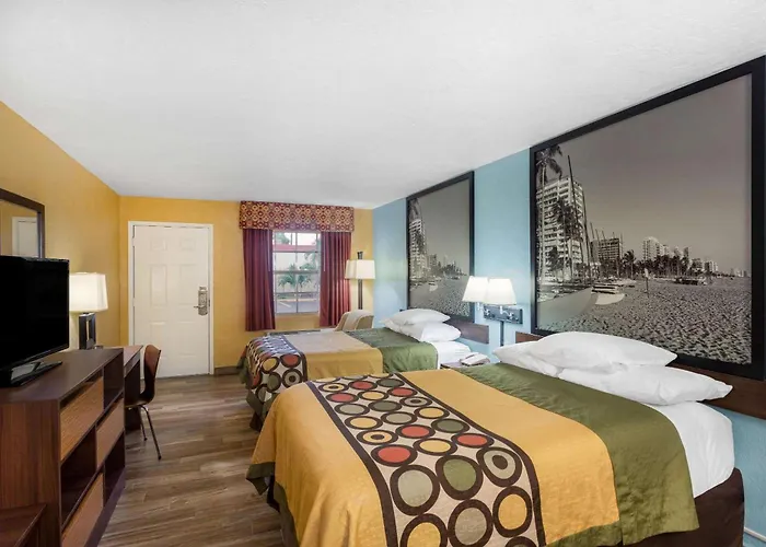 Super 8 By Wyndham Bradenton Sarasota Area