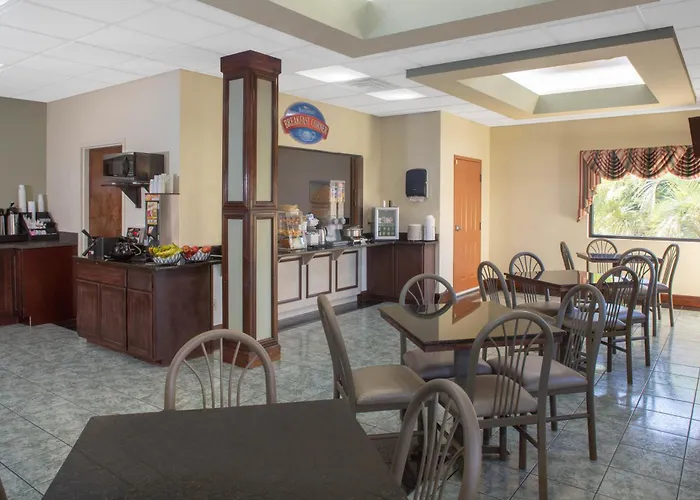 Baymont By Wyndham Midway Tallahassee
