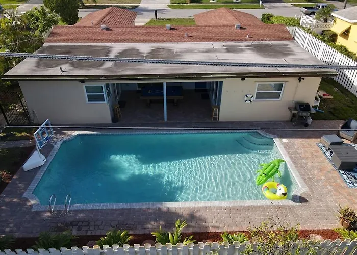 Home In West Palm Beach With Heated Pool