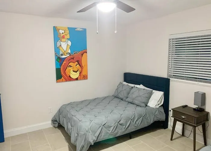 Home In West Palm Beach With Heated Pool