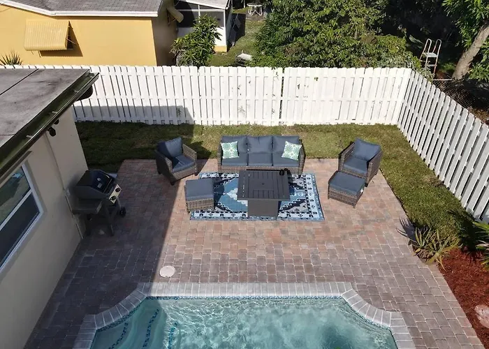 Home In West Palm Beach With Heated Pool