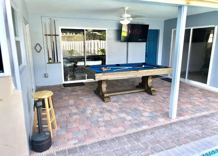 Home In West Palm Beach With Heated Pool