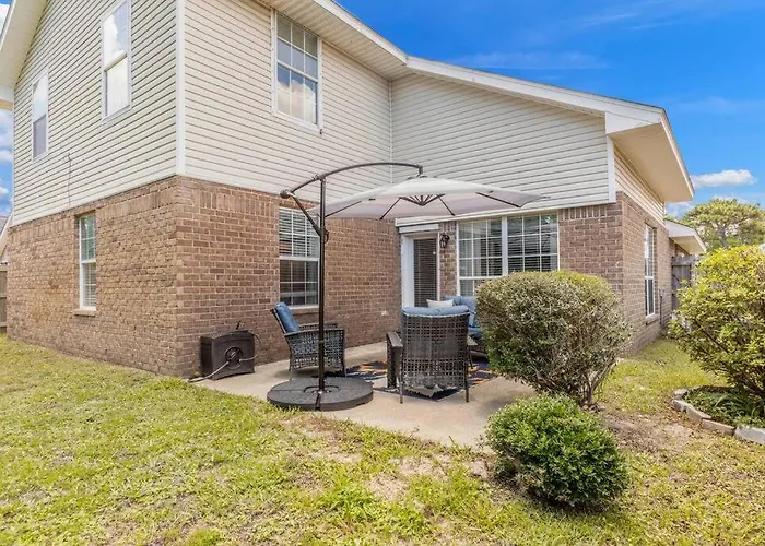 Seaside Sanctuary Close To Navarre Beach!