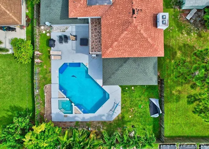 5 Bedroom Mansion With Pool And Non-Heated Jacuzzi Games In Boynton Beach