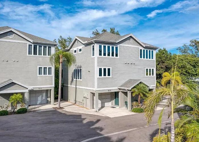 Longboat Key Cedars Beach House-Pet Friendly-2 Minute To The Beach