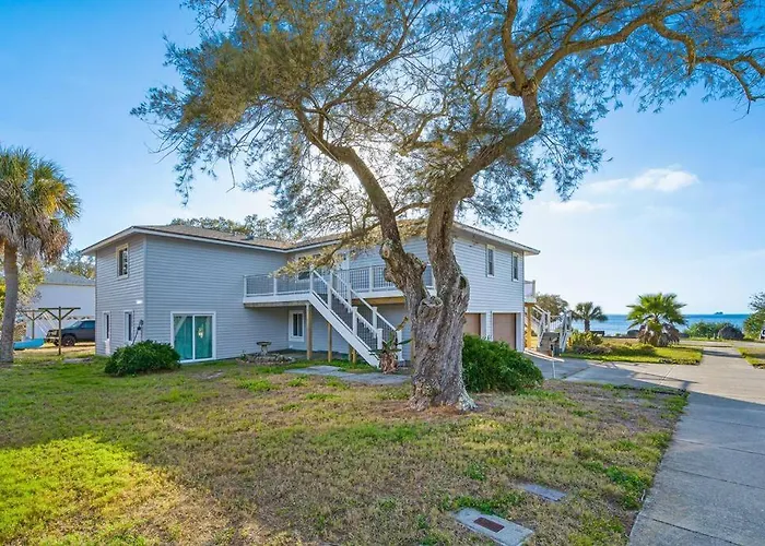 Breathtaking Waterfront Crystal Beach Getaway!