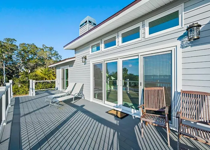 Breathtaking Waterfront Crystal Beach Getaway!