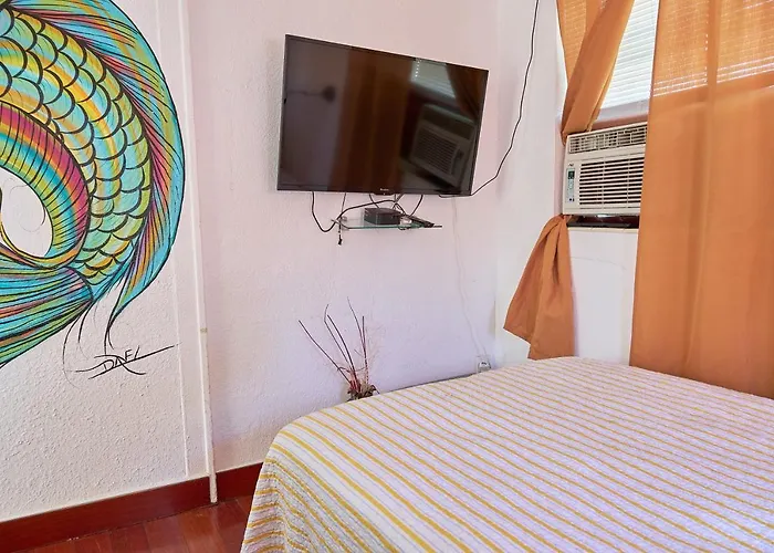 Migue'S Tiny Miami Alcove