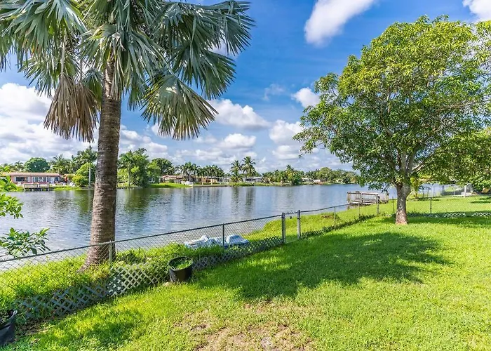 Private Lakefront Home In Miami/Pembroke