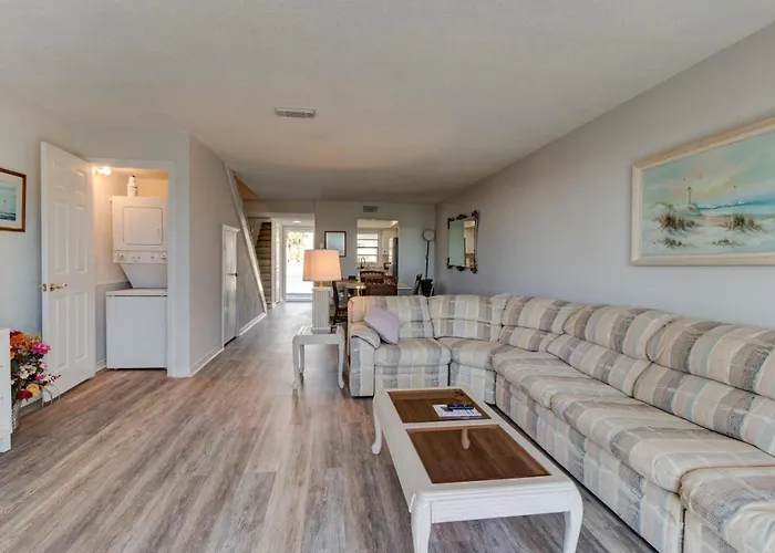 Yellow Sunshine Oceanfront Townhouse, Private Balcony