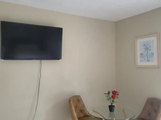 Private Guesthouse Near Siesta Key & Downtown