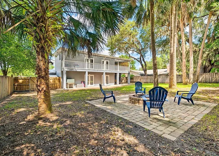 Hot Tub + Game Room: Crystal River Retreat!