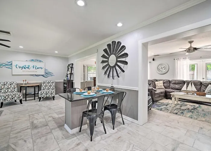 Hot Tub + Game Room: Crystal River Retreat!
