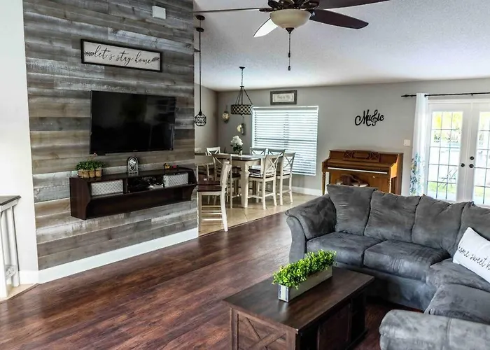 Modern 3Br Home, Saltwater Pool, Fenced Yard