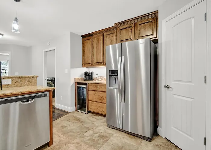 Nice 4-Bedroom Home 15 Mins From The Beach