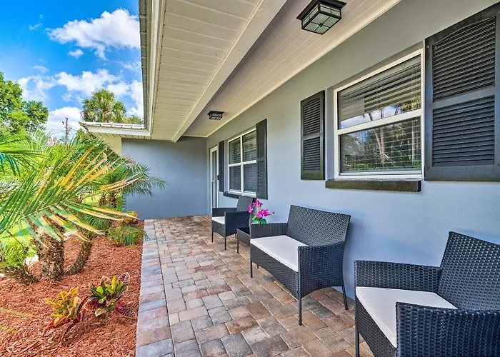 Hot Tub + Game Room: Crystal River Retreat!