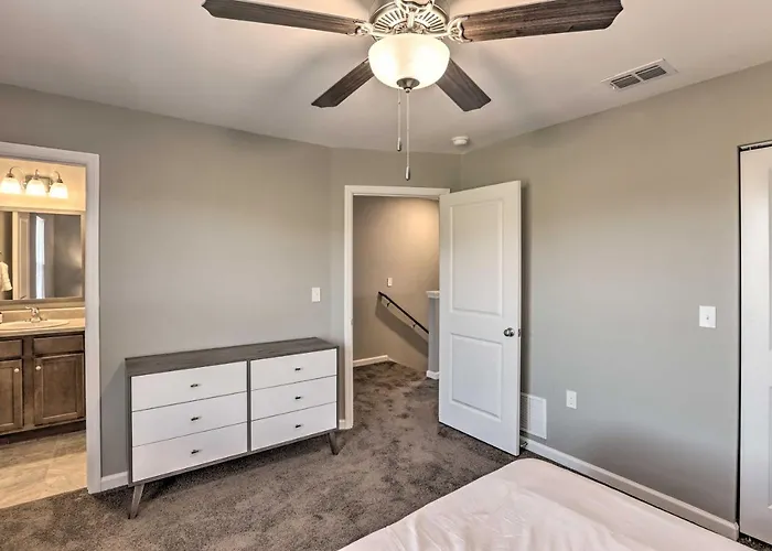 Airy Tallahassee Condo ~ 5 Mi To Downtown!